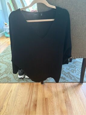 Curus Black V-Neck Lightweight Sweater Top  Size L